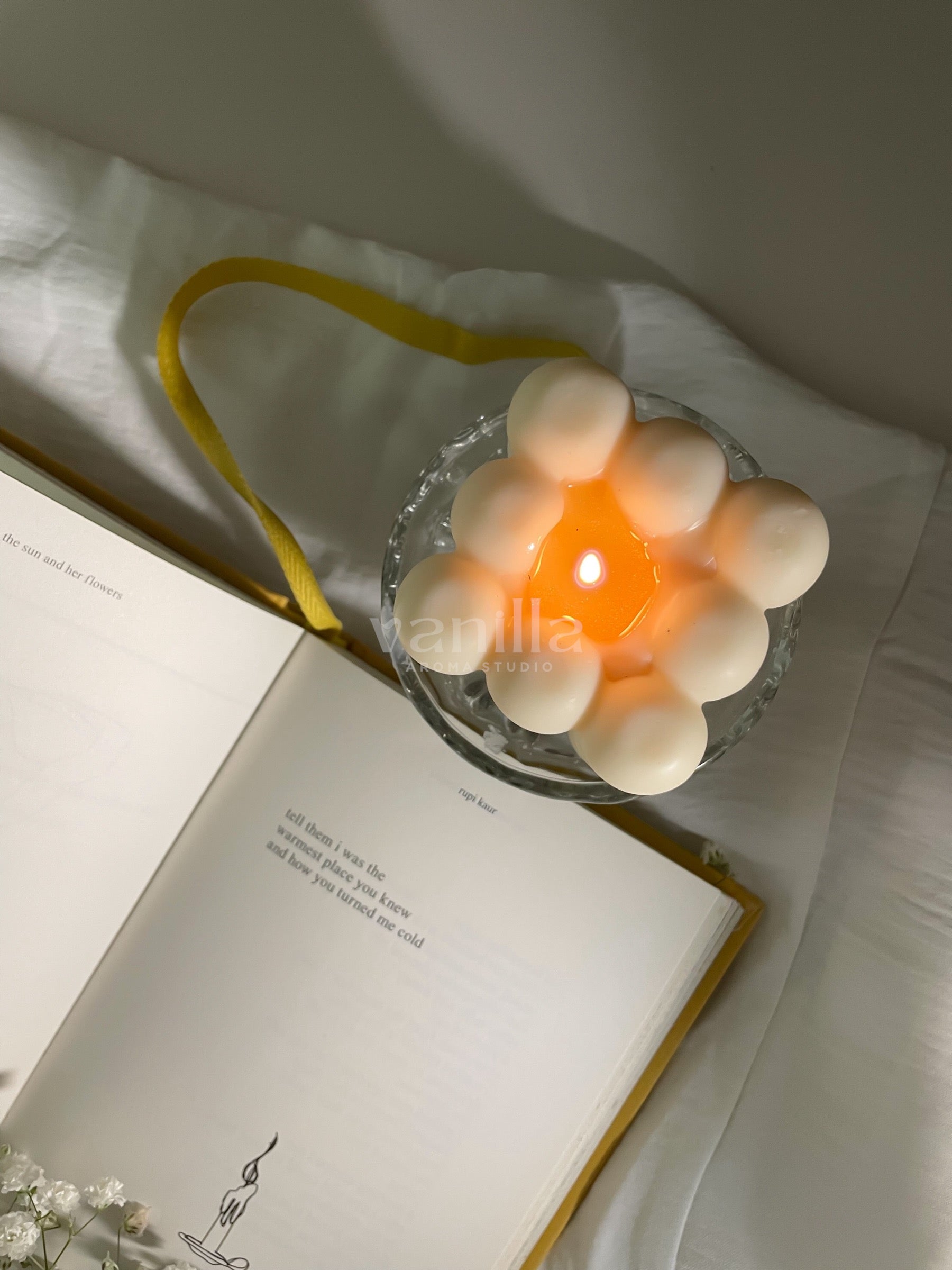 big bubble candle white lilly scented bubble candle
